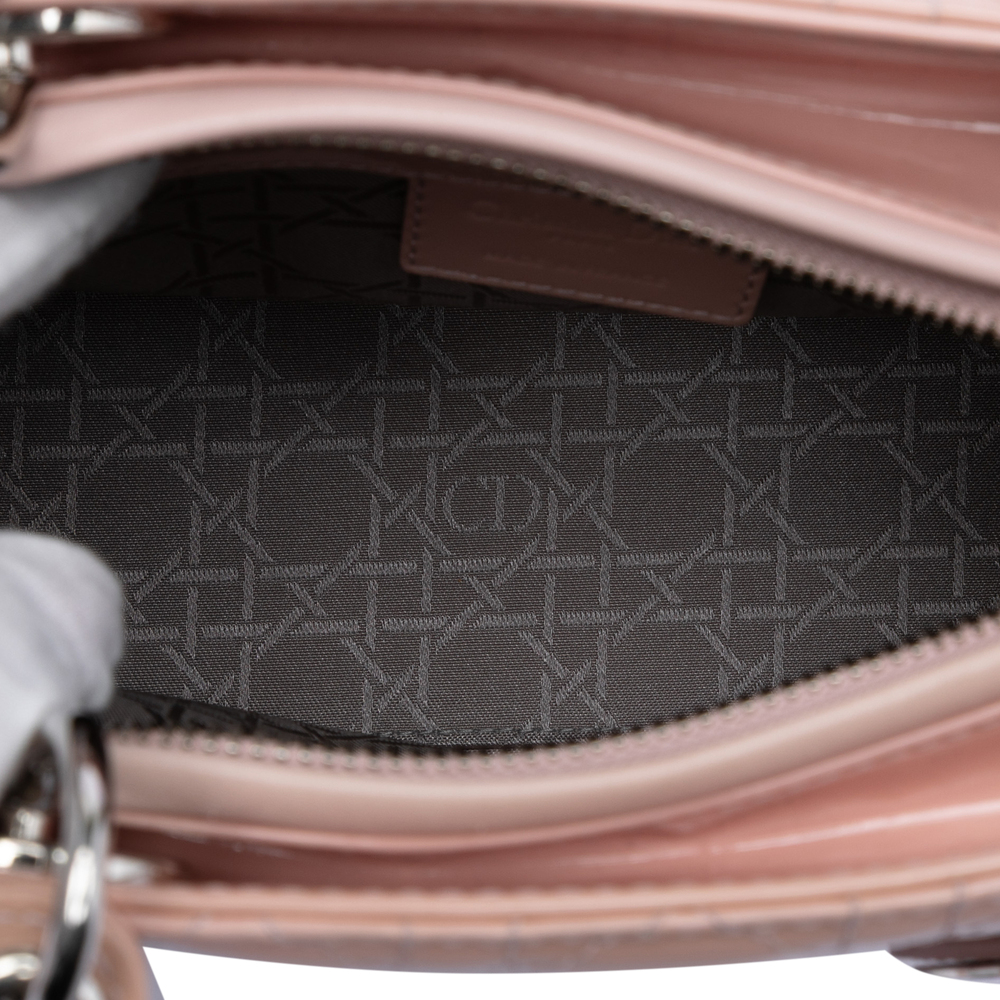 Pre-Loved Dior Medium Patent Cannage Lady Dior - Picture 4 of 7